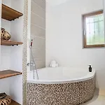 Bamboo Villa *