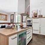 Bamboo Villa *
